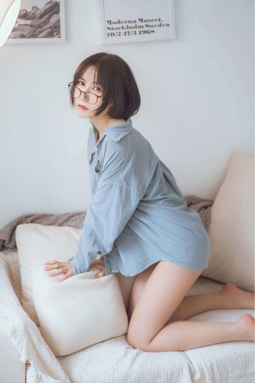 逐月su – 蓝色衬衫发布