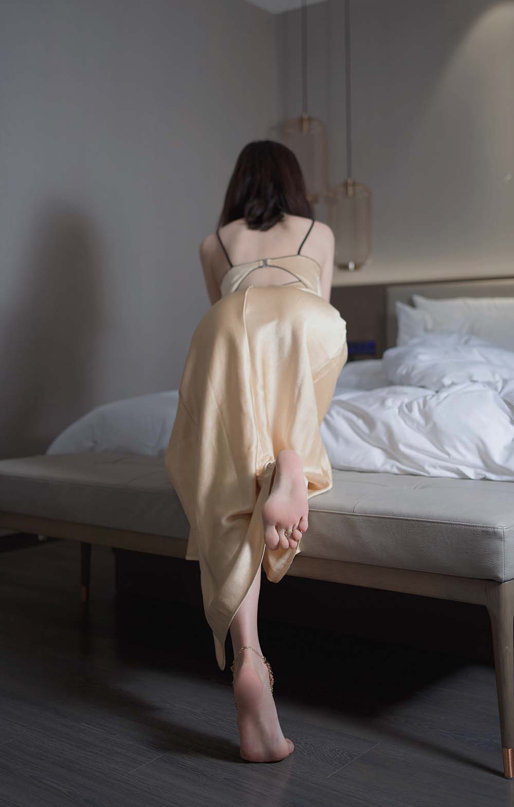 禅院熏 – 金色礼服 jio链