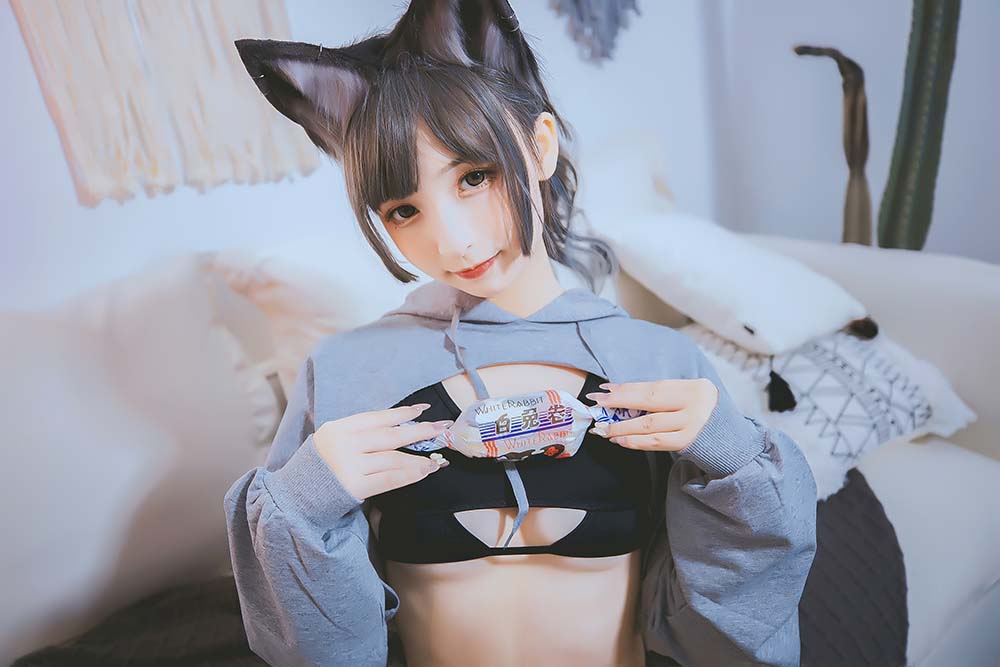 神楽板真冬 – 危険な耳-狼妹&兔娘