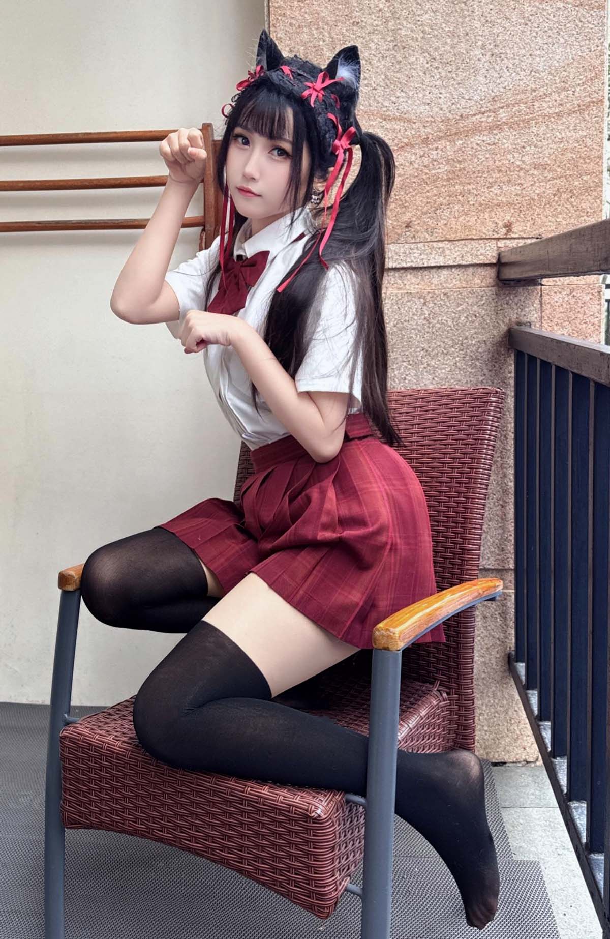 不呆猫 – 温泉双马尾JK