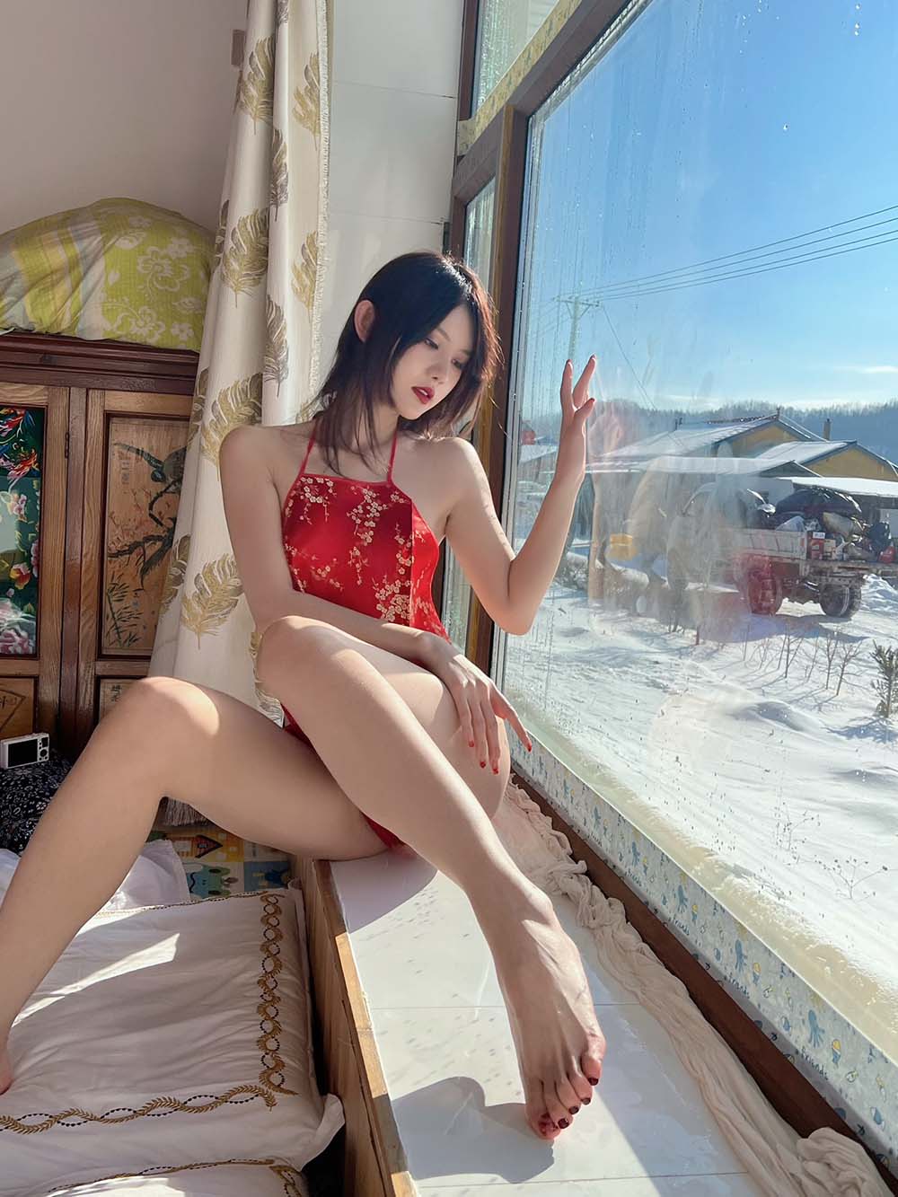 就是阿朱啊性感唯美写真《红肚兜》视图