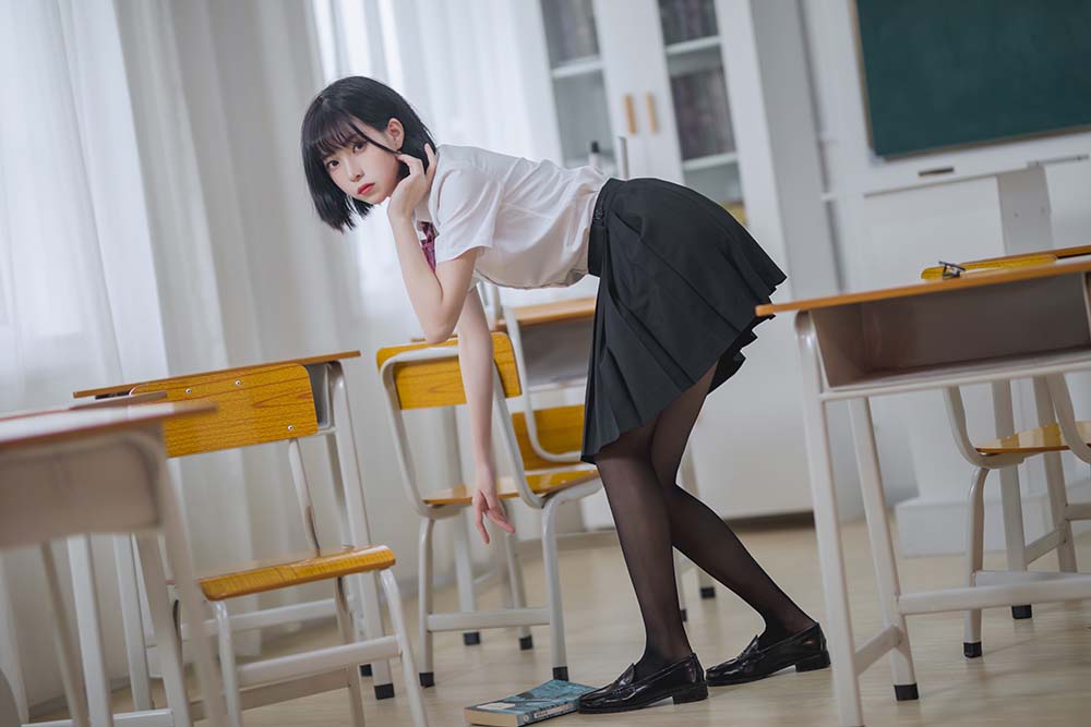 许岚 – 教室jk黑丝