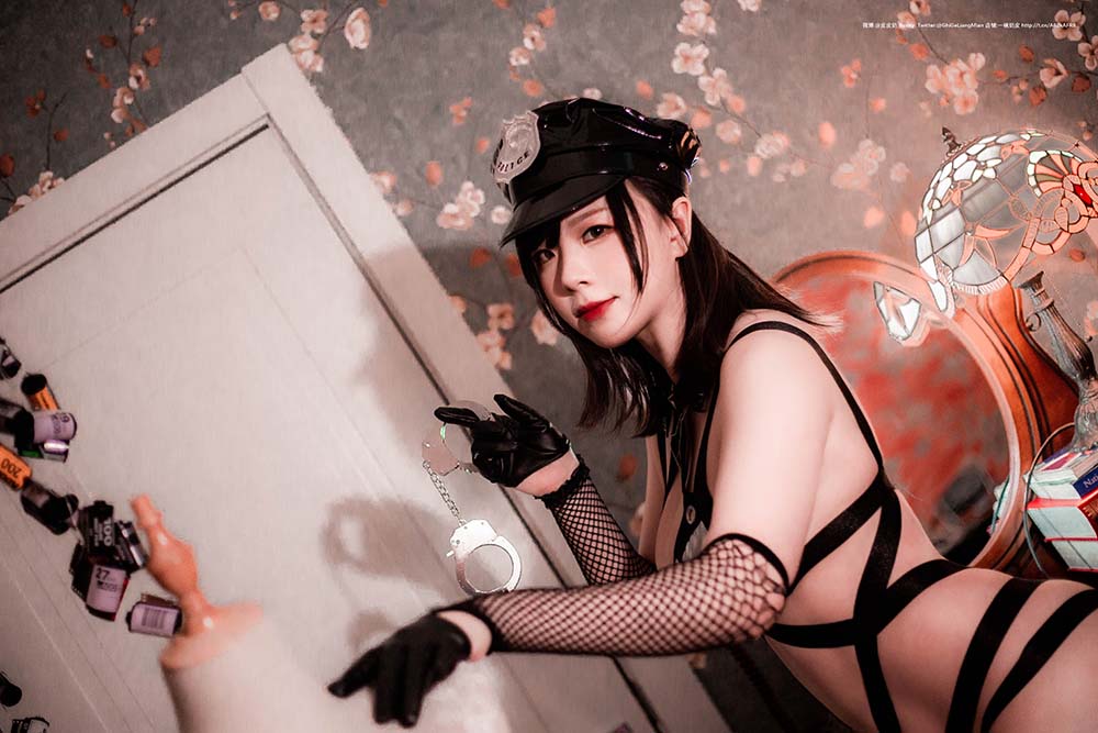 皮皮奶可可爱了啦 – 银色女警