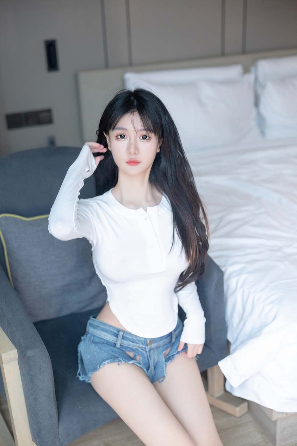 谢小蒽(幼幼) – 白衣牛仔裤