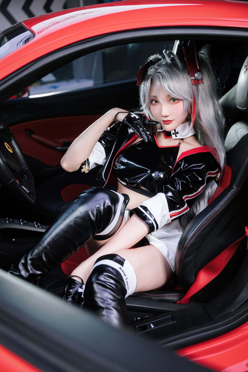 瓜希酱 & Momoko葵葵 – 碧蓝航线-欧根&企业-赛车女郎