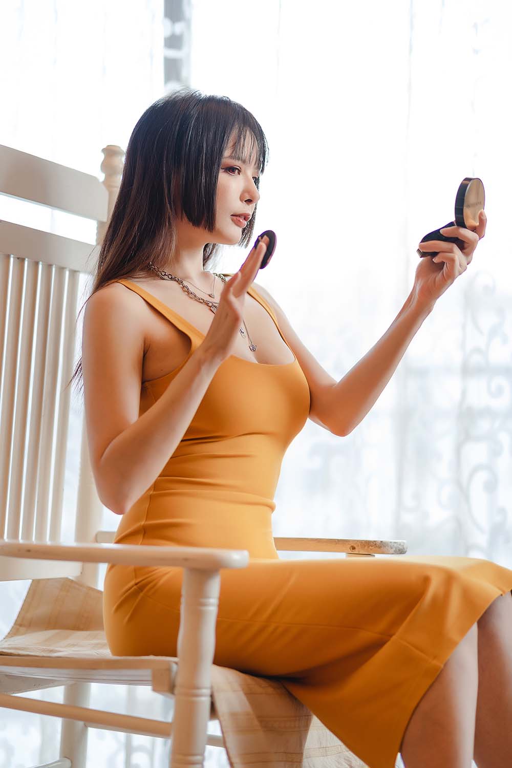 秋和柯基(夏小秋秋秋) – 黄色连衣裙