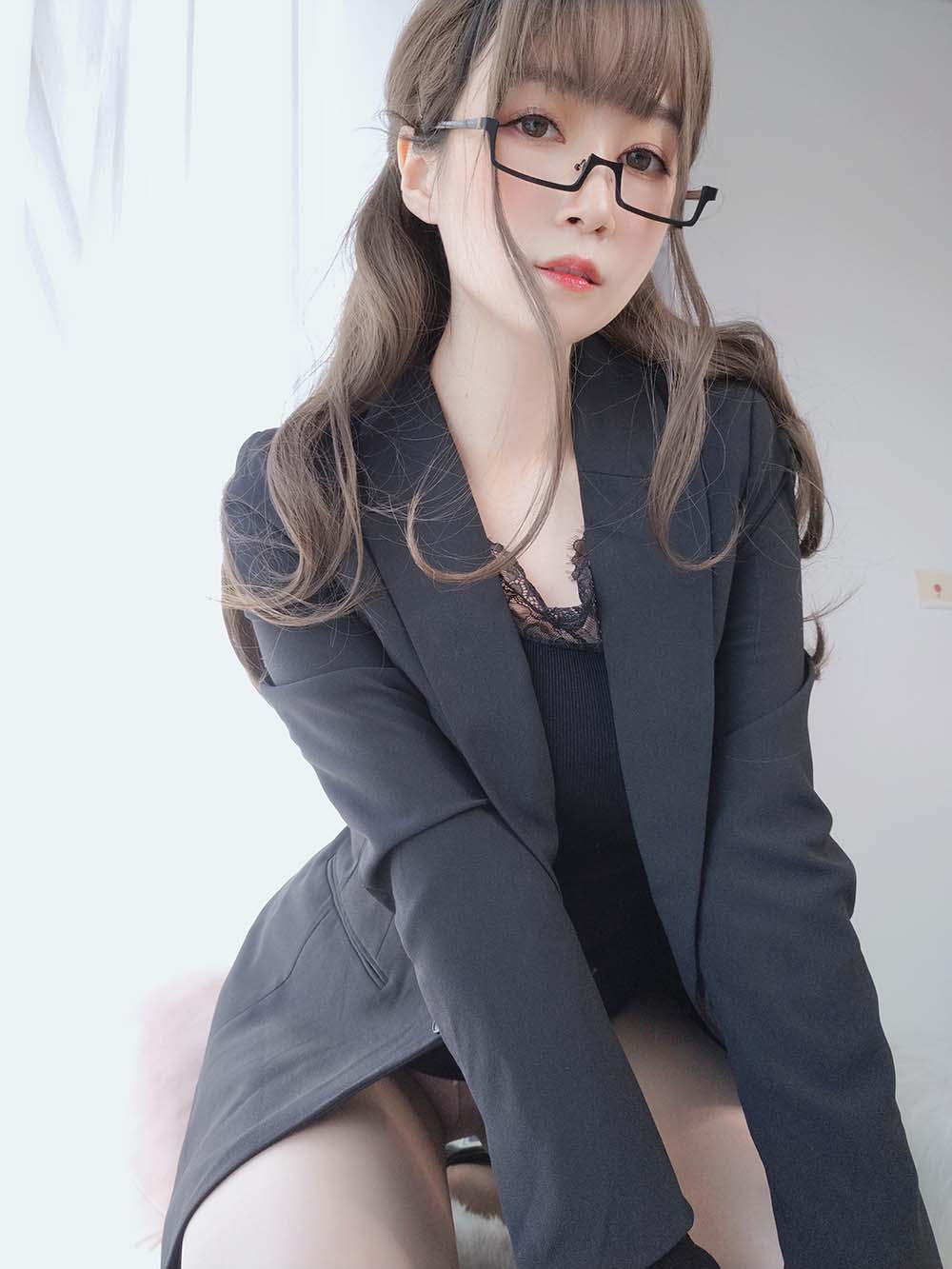 白银 – 黑西服