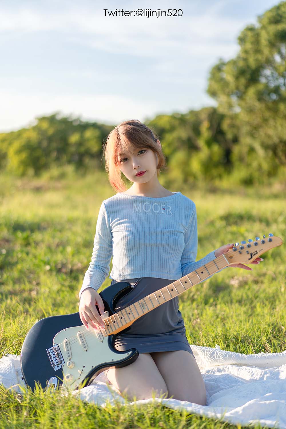 梨瑾瑾 – 吉他妹妹