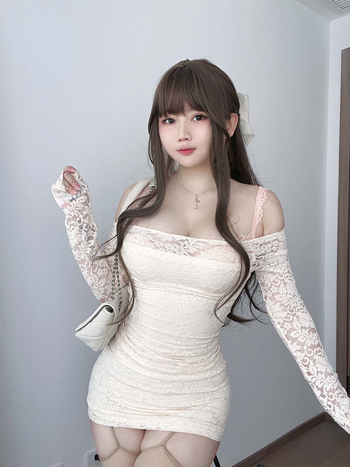 蜜桃少女是依酱呀 – 学姐约会日