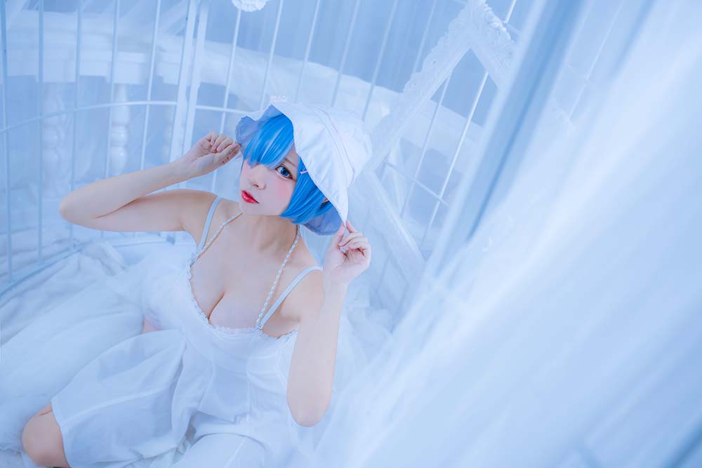 二佐Nisa – 雷姆白裙