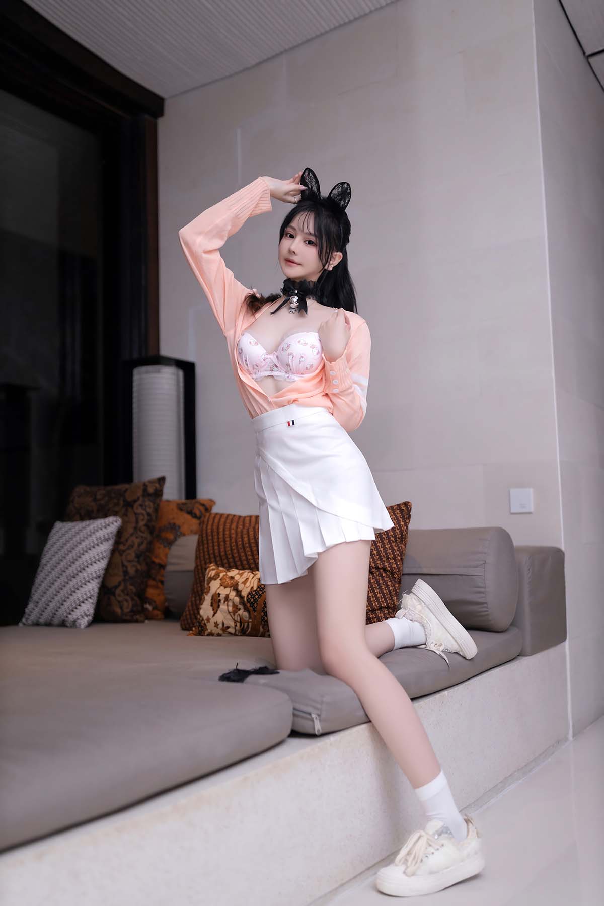 谢小蒽(幼幼) – 学妹上门被下药