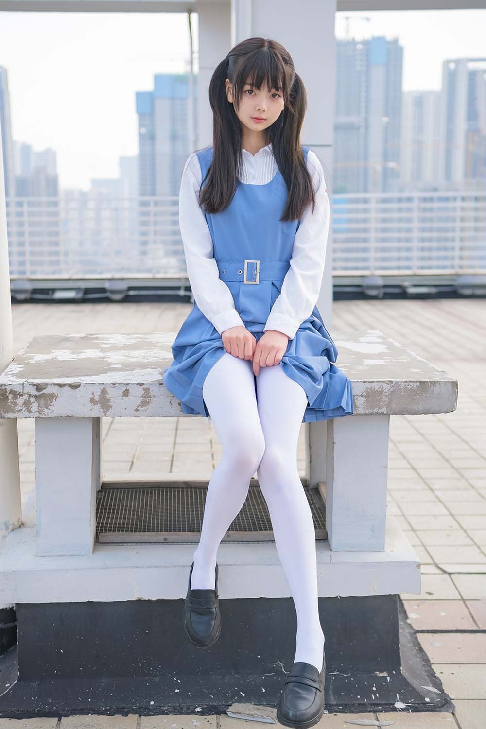 柴系小乖(稚乖画册) – 夜夜 天台真空80D白丝