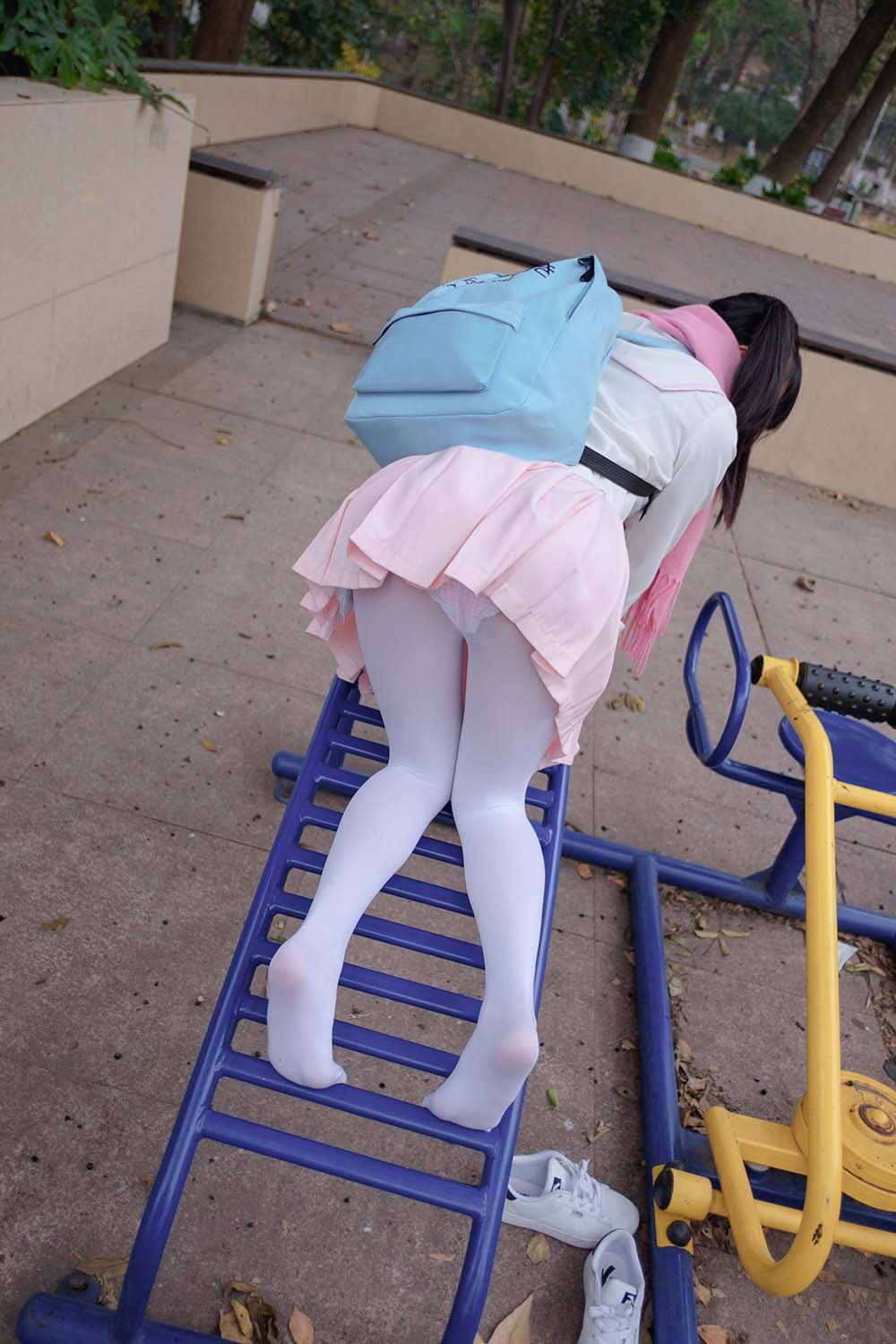 阿诺不是施瓦辛戈 – 白丝粉红少女