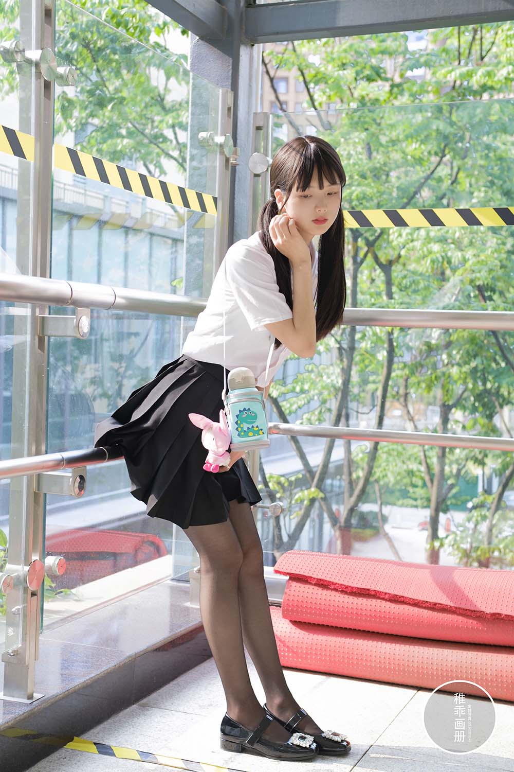 柴系小乖(稚乖画册) – 夜夜 逛街13d黑丝