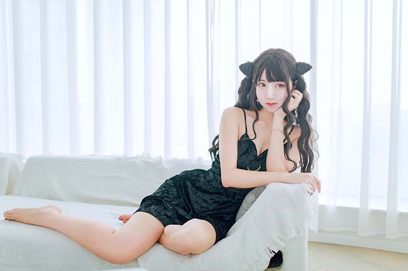 黑川 – 小恶魔黑裙子