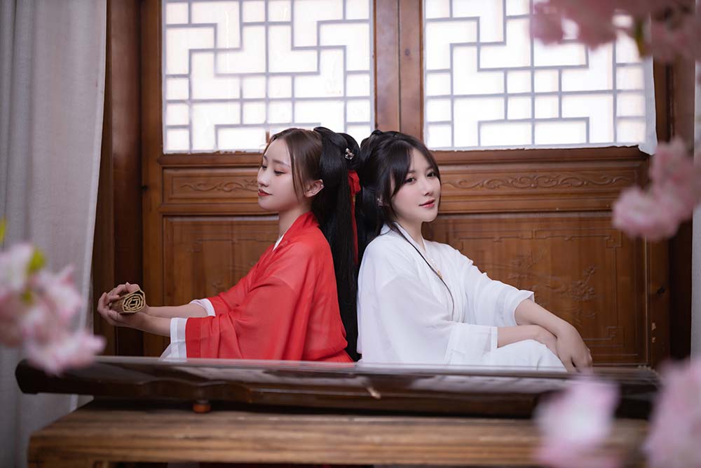 秀人名模鱼子酱Fish内部私购未上架《双女古装剧情》写真