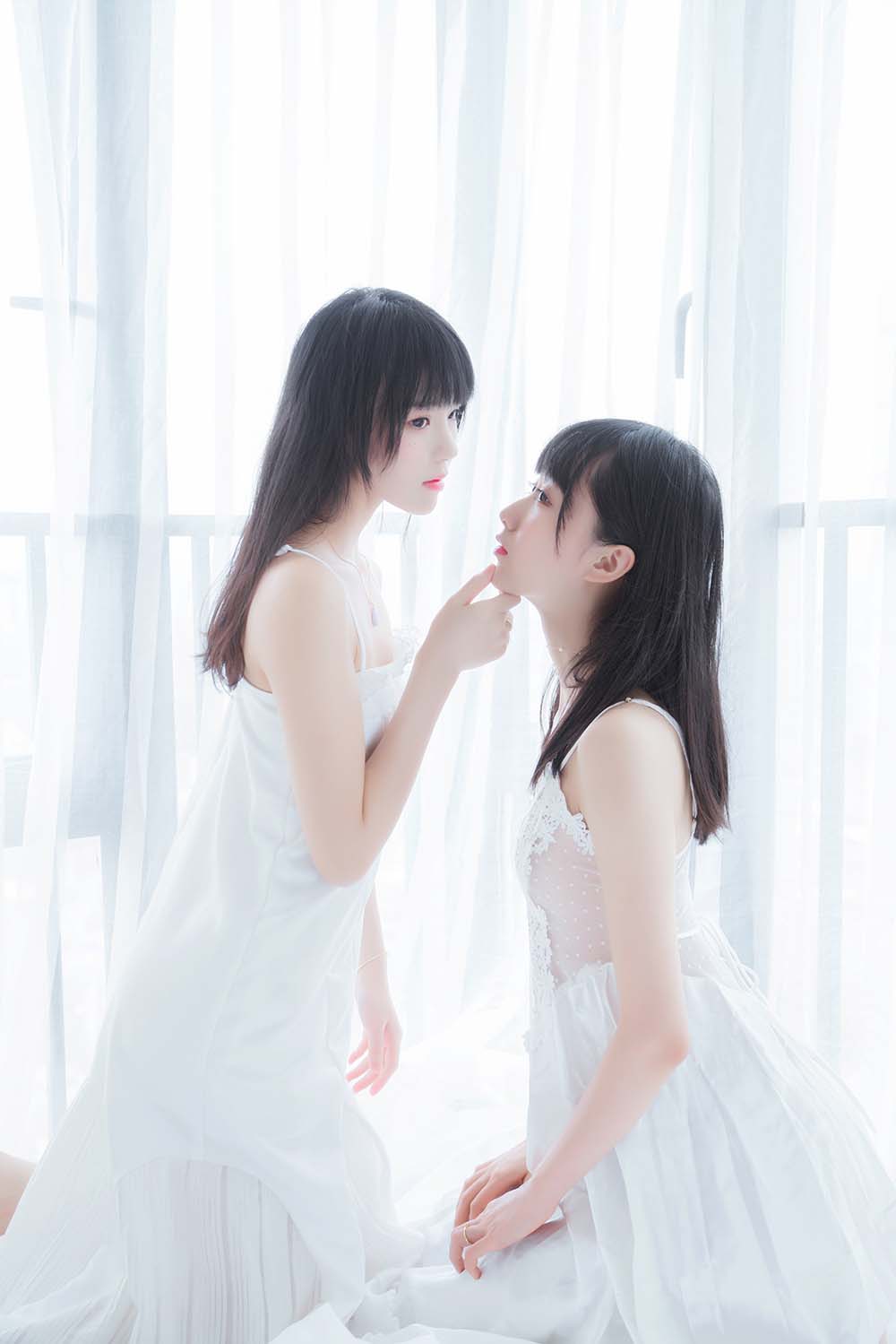 桜桃喵&木绵绵OwO 朝 – 白裙×白裙