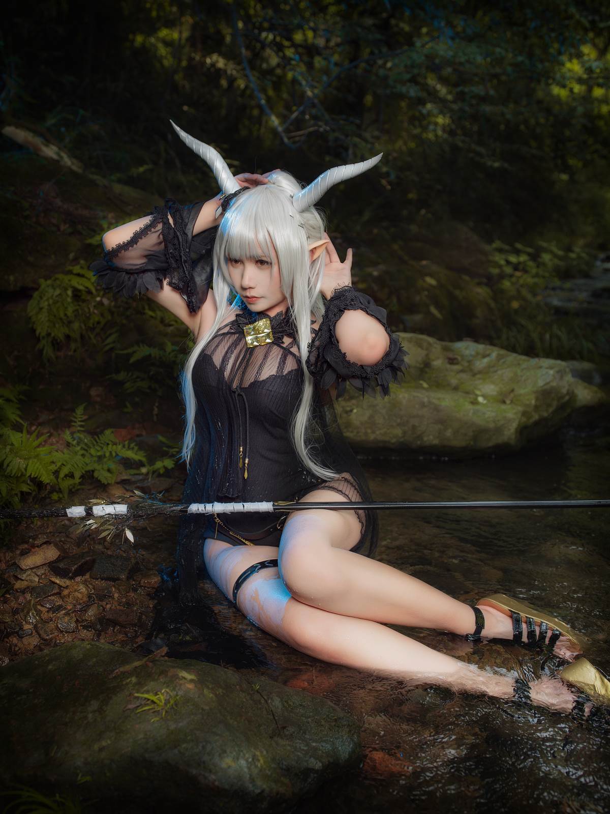 麻花麻花酱 – 明日方舟 闪灵泳装