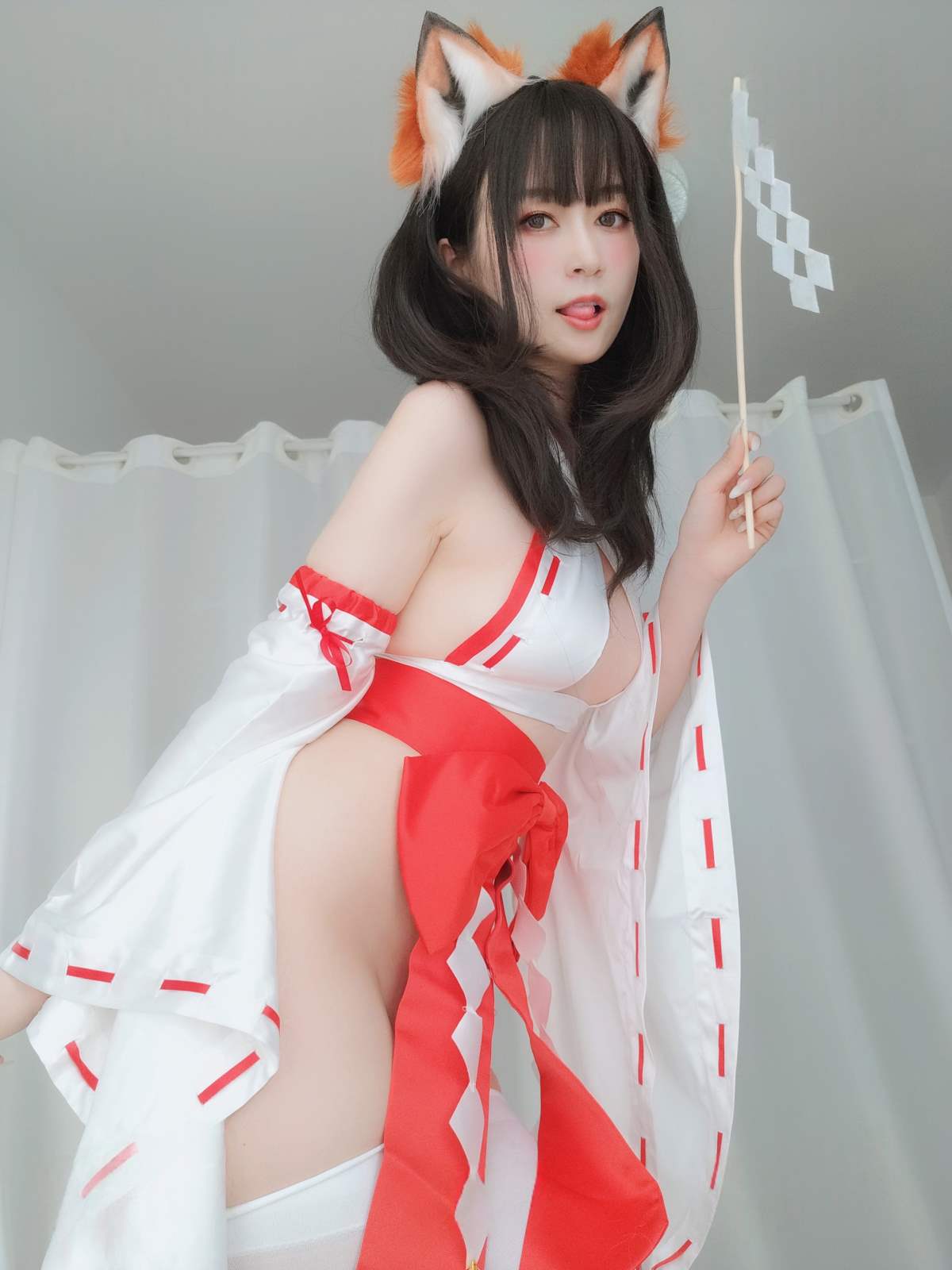 白银 – 神社小狐狸