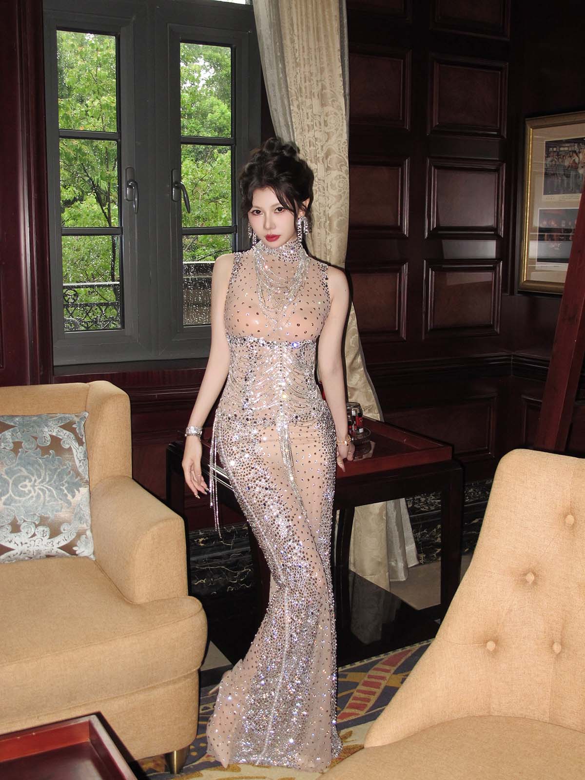 尹甜甜 – 闪闪礼服