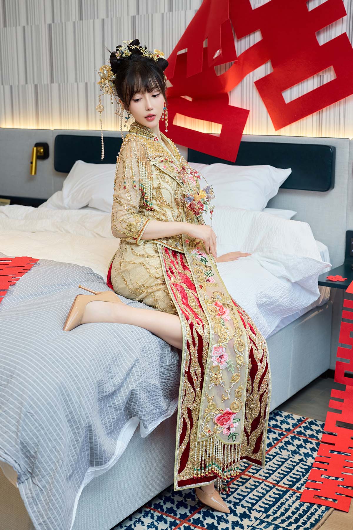 玥儿玥er – 性感秀禾服