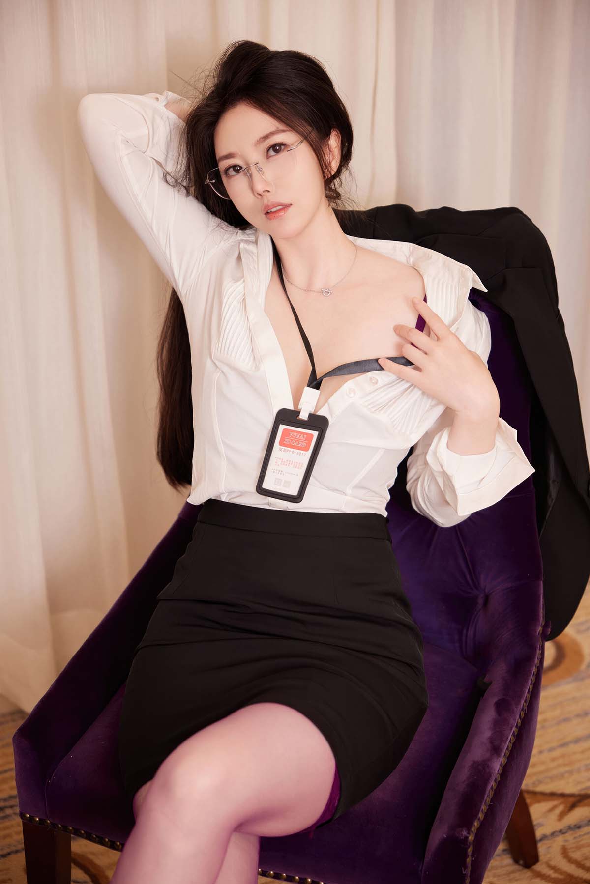 白茹雪 – 紫丝OL